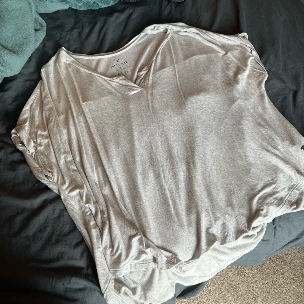 American Eagle Oversized Light Grey Top